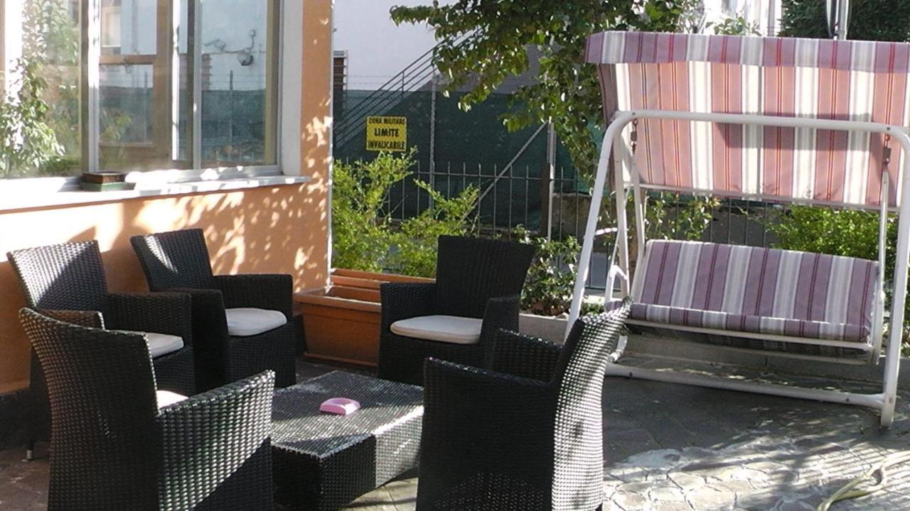 Hotel Villa Lorena Rímini Exterior foto